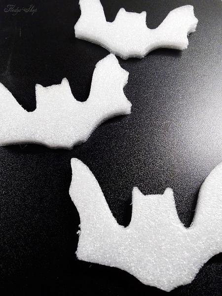 3 weiße Schaumstoff Fledermäuse